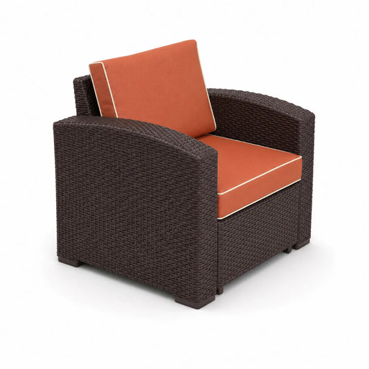 Poltrona in Rattan Sintetico Marrone con Cuscini in Poliestere Arancioni